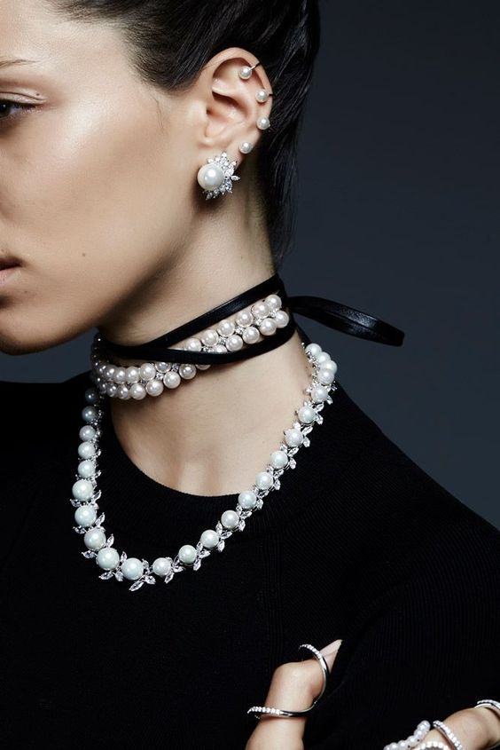 The Pearl Choker Necklace - The Ultimate Symbol of ... (564 x 845 Pixel)